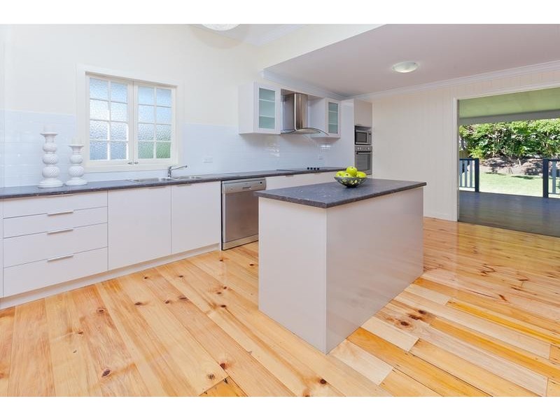 33 Macrossan Avenue, Norman Park QLD 4170