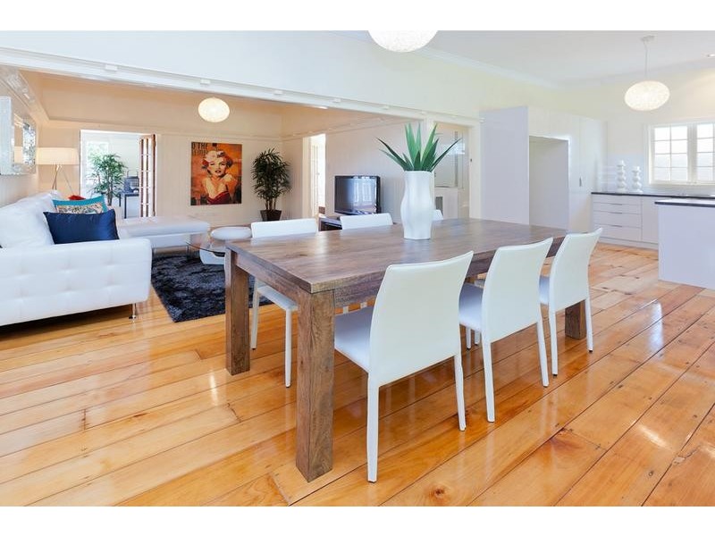 33 Macrossan Avenue, Norman Park QLD 4170