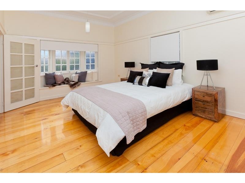 33 Macrossan Avenue, Norman Park QLD 4170