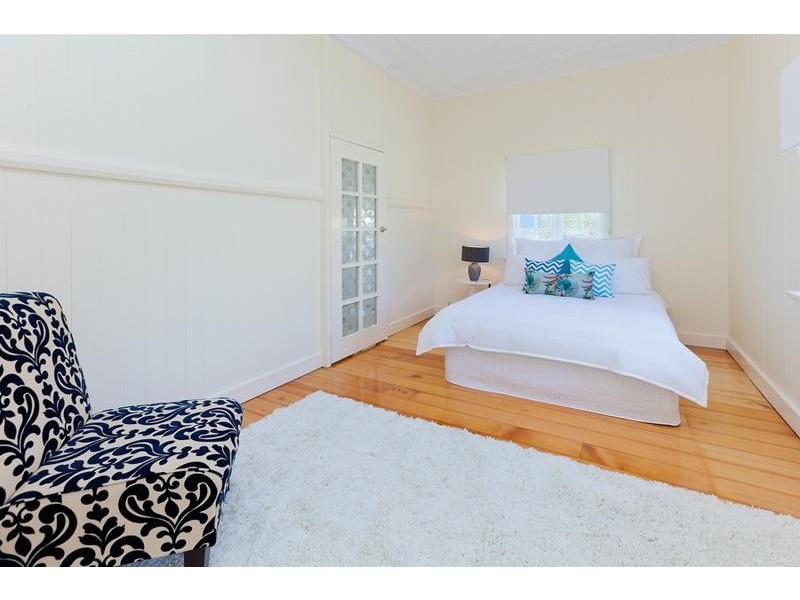 33 Macrossan Avenue, Norman Park QLD 4170