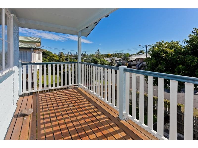33 Macrossan Avenue, Norman Park QLD 4170