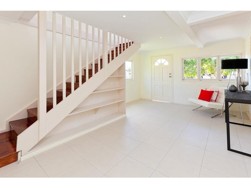 33 Macrossan Avenue, Norman Park QLD 4170