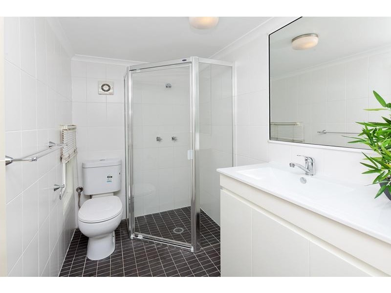 33 Macrossan Avenue, Norman Park QLD 4170