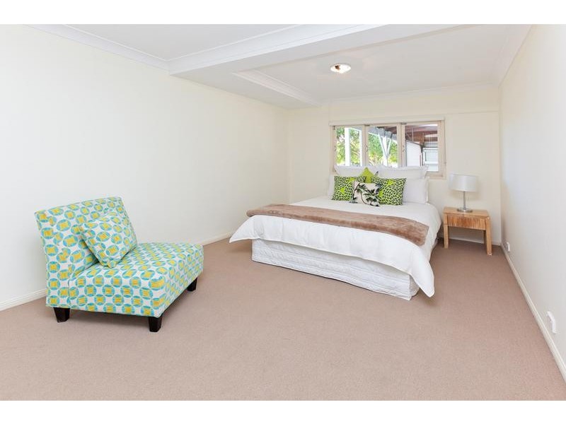 33 Macrossan Avenue, Norman Park QLD 4170