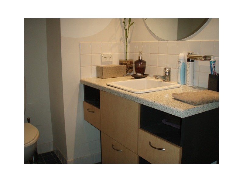 139 Commercial Rd, Teneriffe QLD 4005