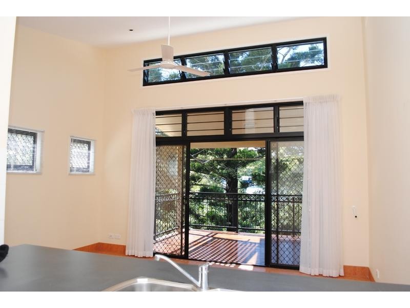 30 Dauphin Terrace, Highgate Hill QLD 4101