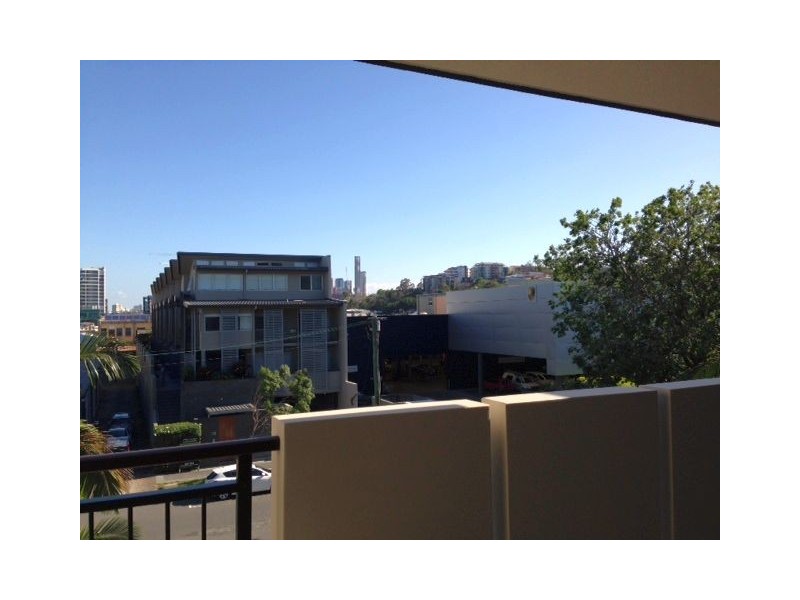 16/1 Newstead Aveneue, Newstead QLD 4006