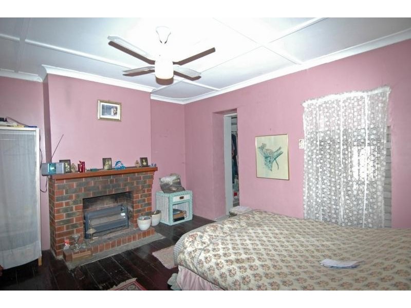 12 Thomson Street, York WA 6302