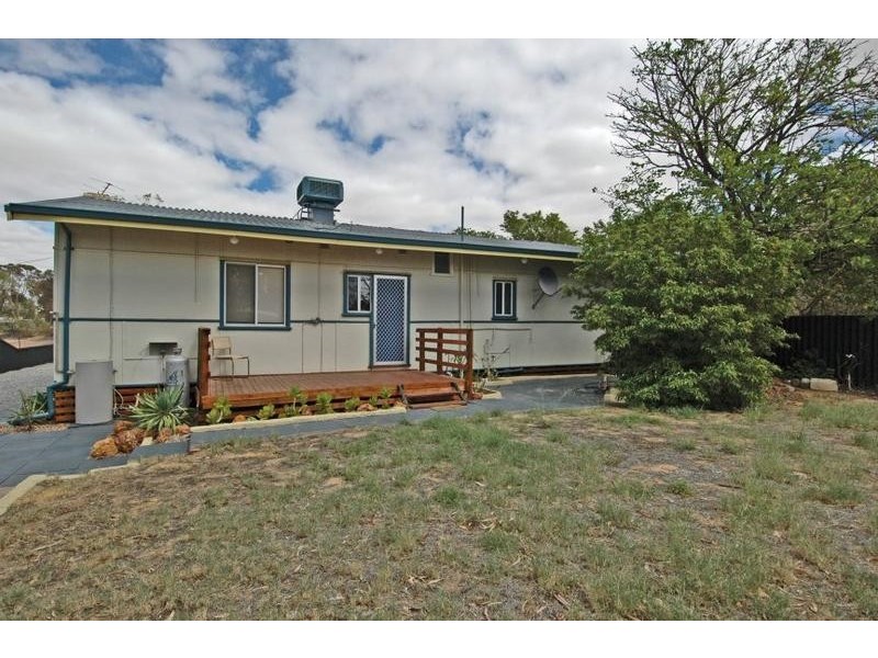 6 Forrest Street, Quairading WA 6383