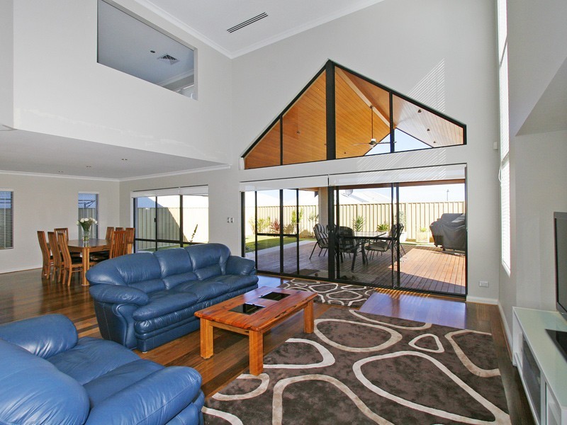 8 Spinebill Rest, Beeliar WA 6164