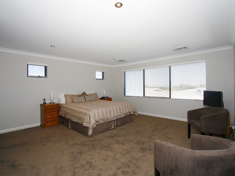 8 Spinebill Rest, Beeliar WA 6164