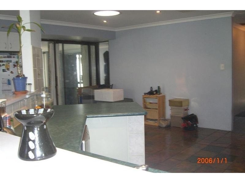 100 Lowanna Street, Armadale WA 6112