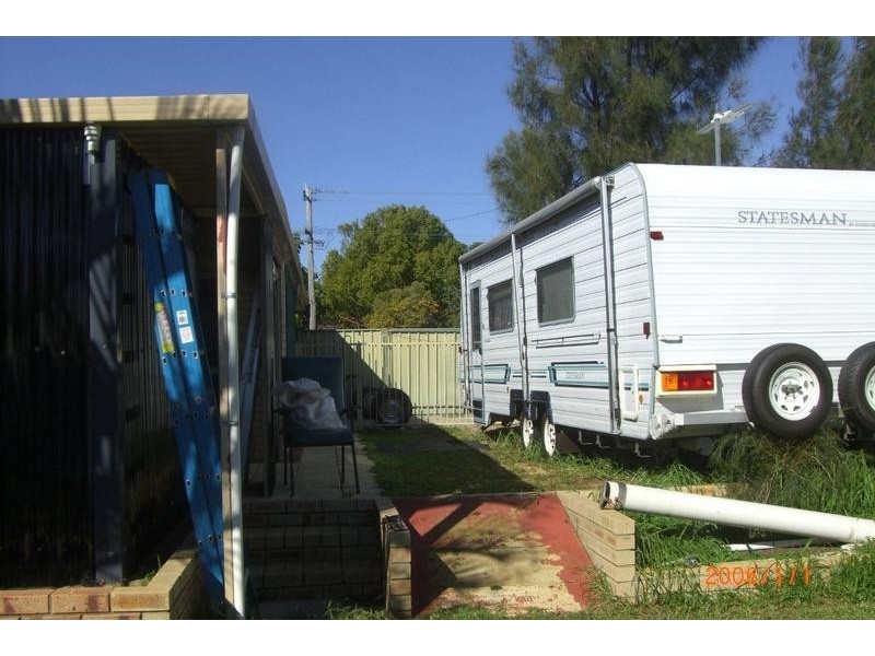 100 Lowanna Street, Armadale WA 6112