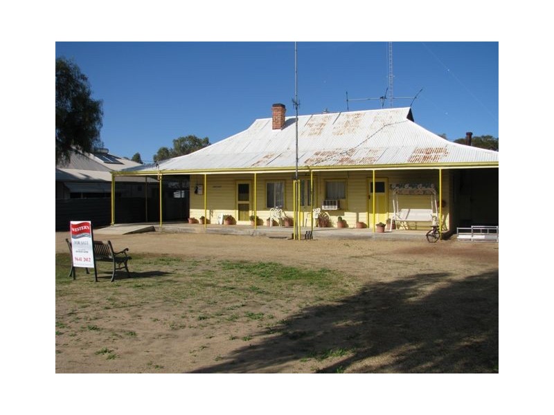 30 Massingham Street, Kellerberrin WA 6410