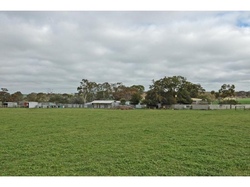 17 Ashton St, Quairading WA 6383