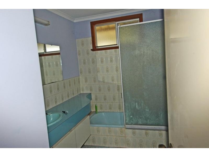 17 Ashton St, Quairading WA 6383