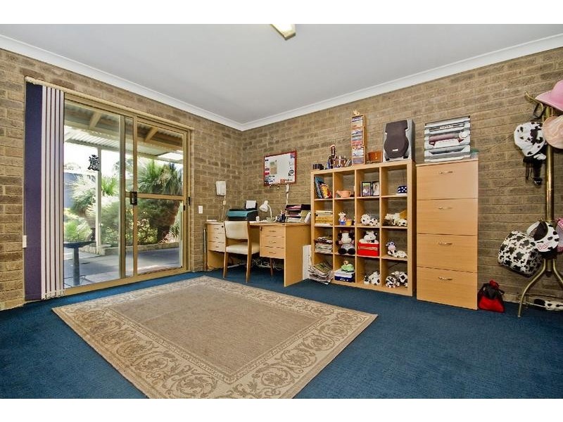 417 Russell Road, Munster WA 6166