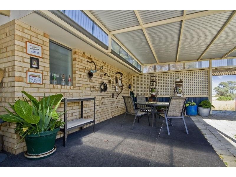 417 Russell Road, Munster WA 6166