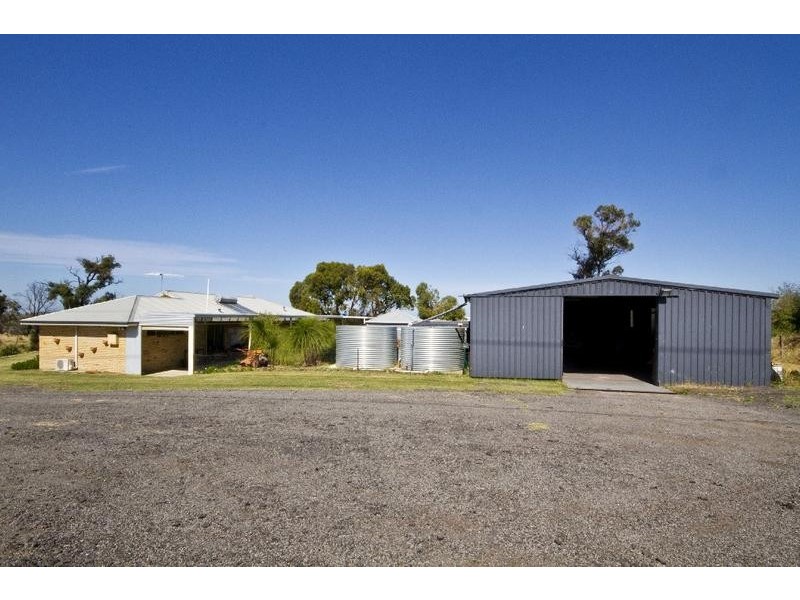 417 Russell Road, Munster WA 6166