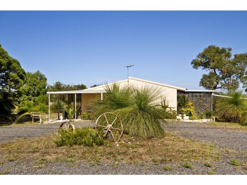 417 Russell Road, Munster WA 6166