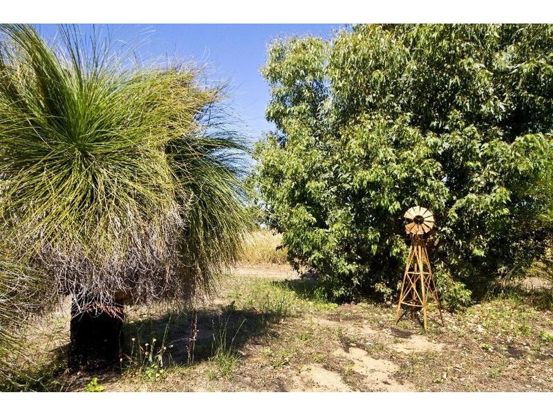 417 Russell Road, Munster WA 6166