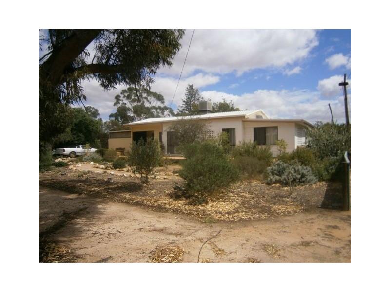 14 Colin Street, Merredin WA 6415