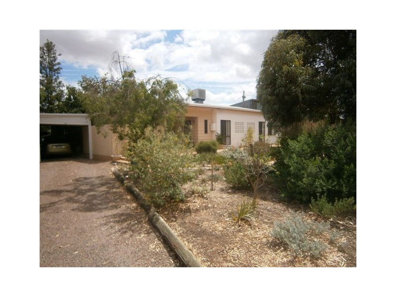 14 Colin Street, Merredin WA 6415