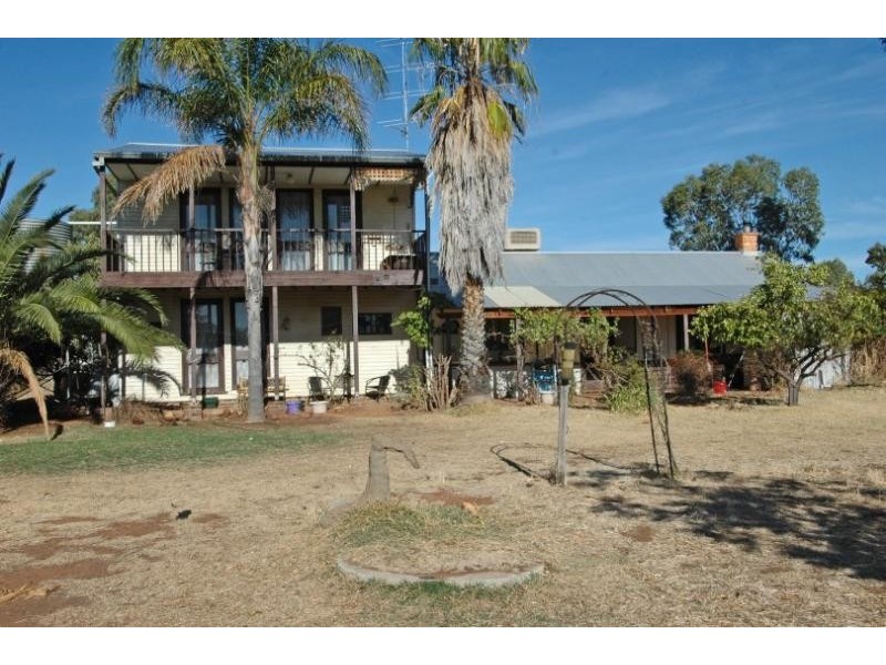 3 Lee Cres, York WA 6302