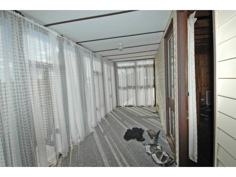 3 Lee Cres, York WA 6302