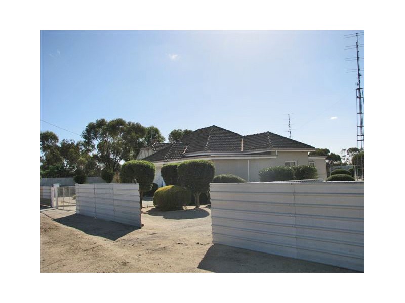 8 Bedford Street, Kellerberrin WA 6410