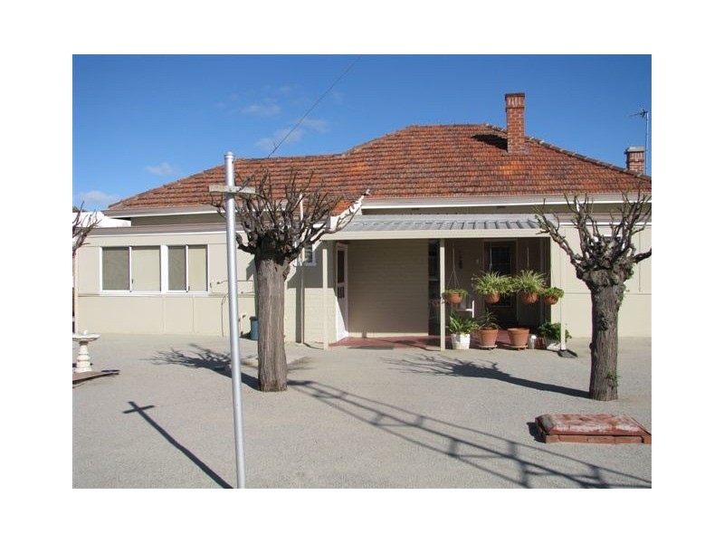 8 Bedford Street, Kellerberrin WA 6410