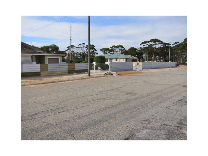 8 Bedford Street, Kellerberrin WA 6410