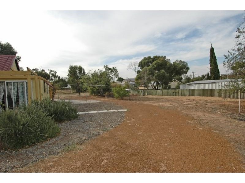 24 Railway Street, Beverley WA 6304