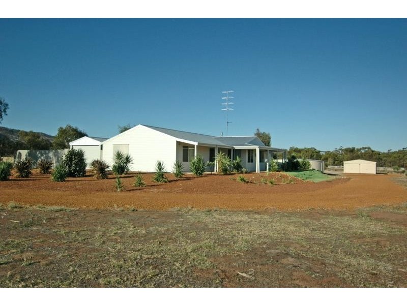 8 Tenth Road, York WA 6302