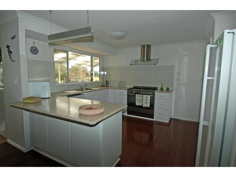 8 Tenth Road, York WA 6302