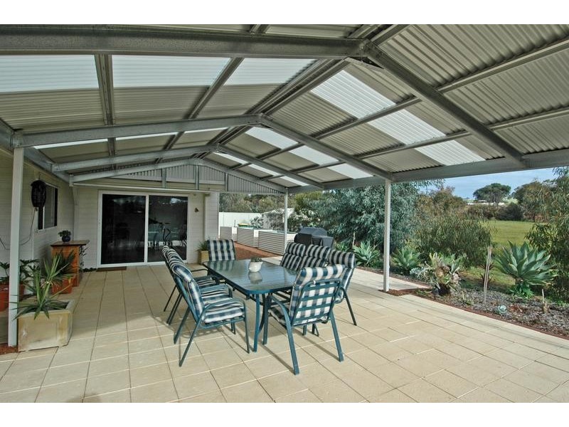 8 Tenth Road, York WA 6302