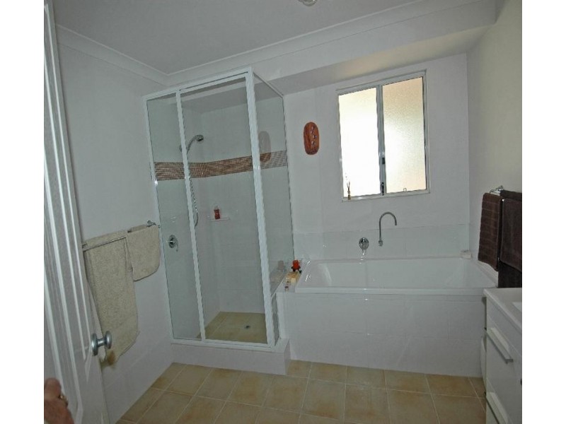 8 Tenth Road, York WA 6302