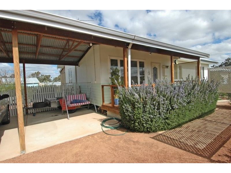 4 Charlton Road, Quairading WA 6383