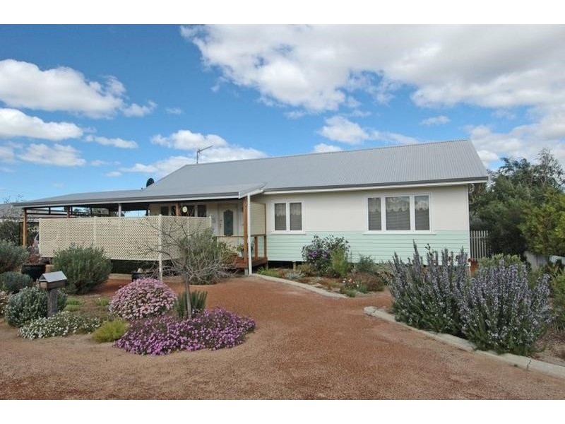 4 Charlton Road, Quairading WA 6383