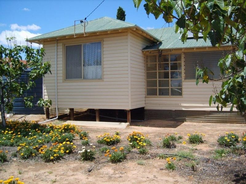 65 Endersbee St, Merredin WA 6415