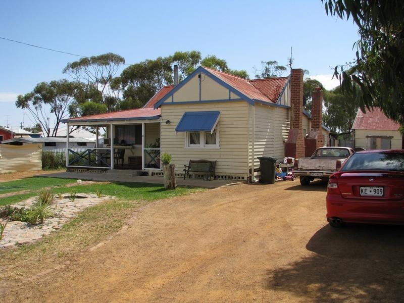 31 Moore Street, Kellerberrin WA 6410