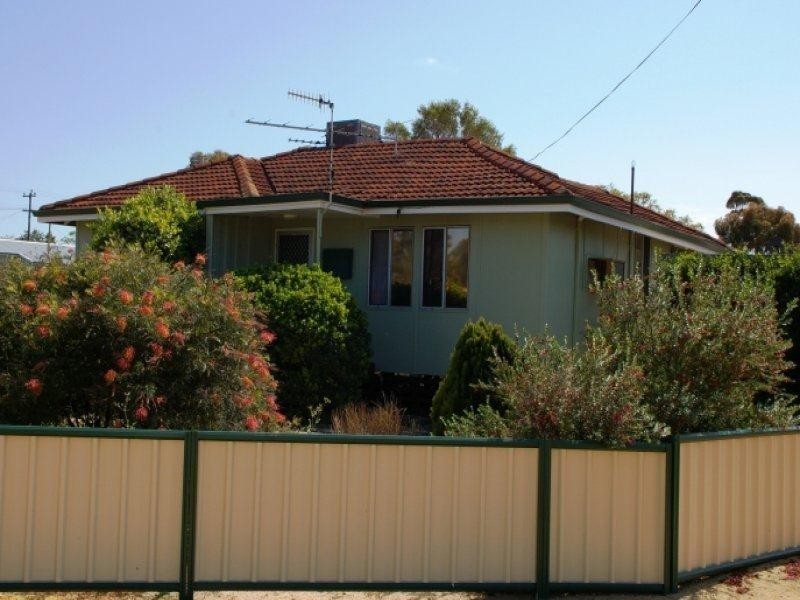 2 Newell Street, Quairading WA 6383