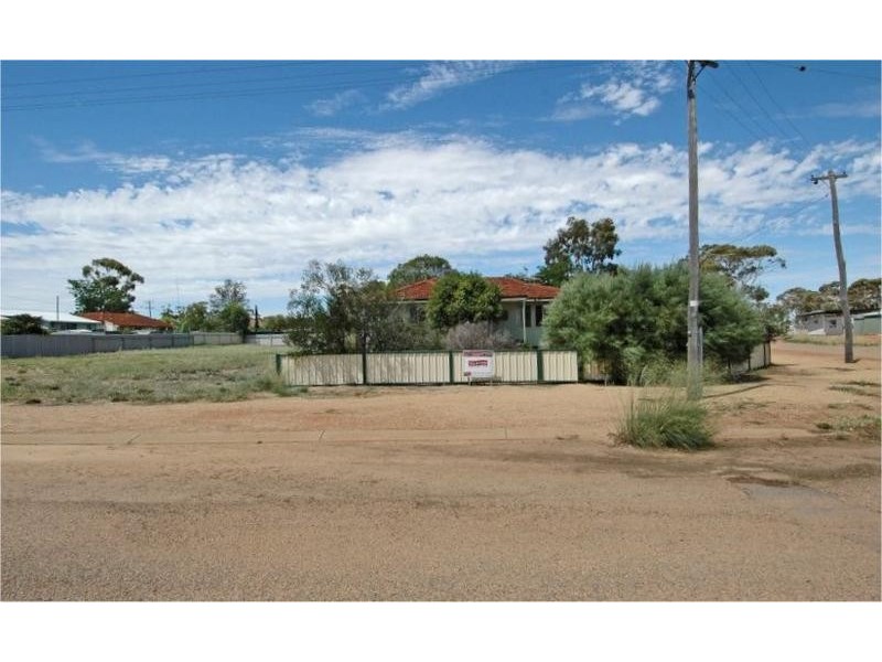 2 Newell Street, Quairading WA 6383