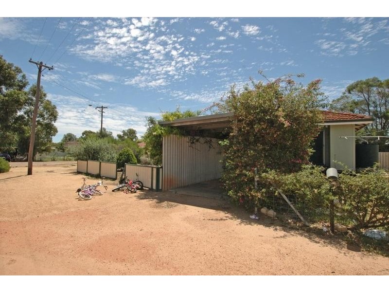 2 Newell Street, Quairading WA 6383