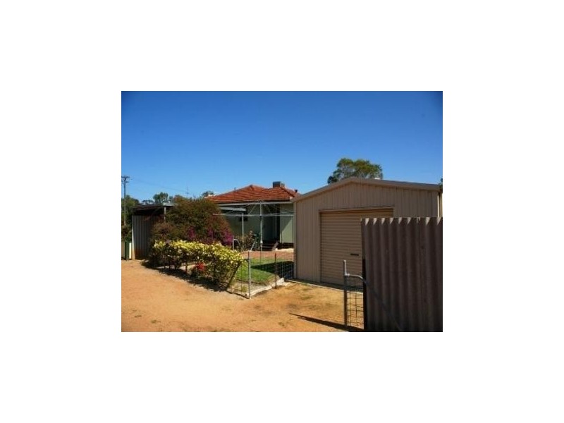 2 Newell Street, Quairading WA 6383