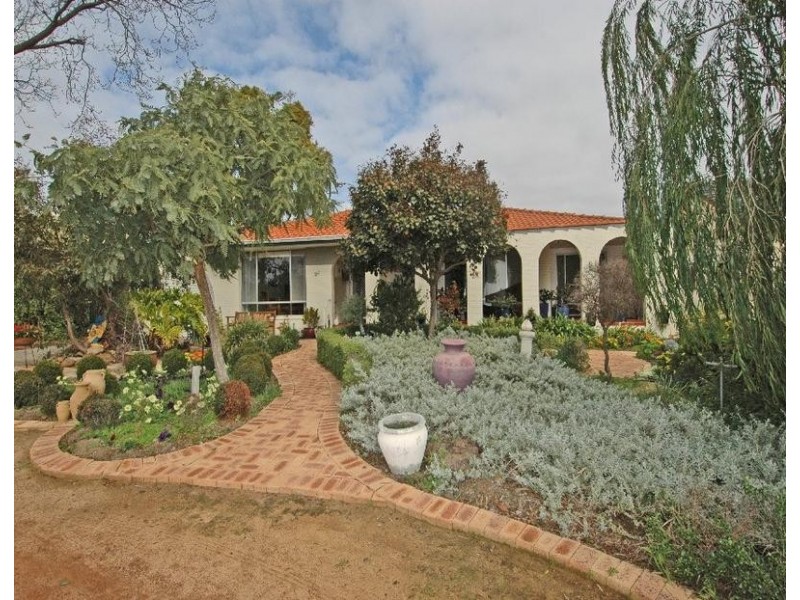 97 McLennan, Quairading WA 6383