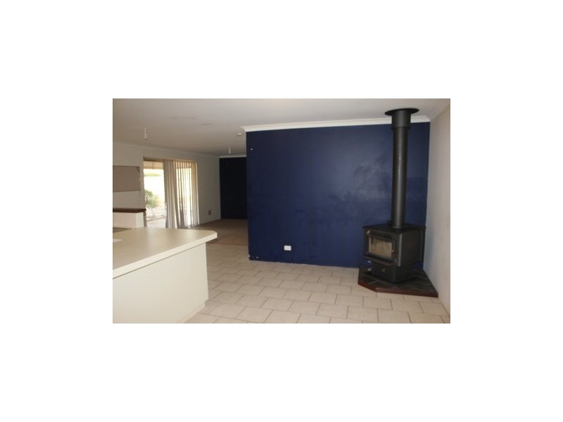 9 Maud Street, York WA 6302