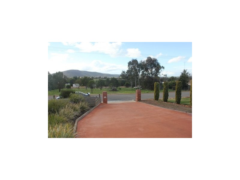 9 Maud Street, York WA 6302