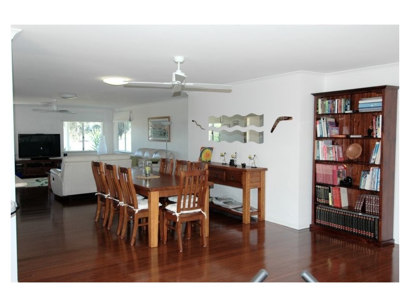 8 Tenth Road, York WA 6302