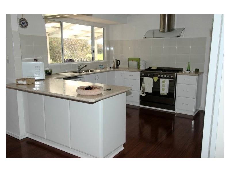 8 Tenth Road, York WA 6302